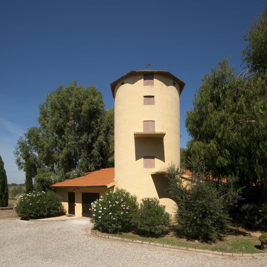 Agriturismo Le Pescine Vada Bagian luar foto