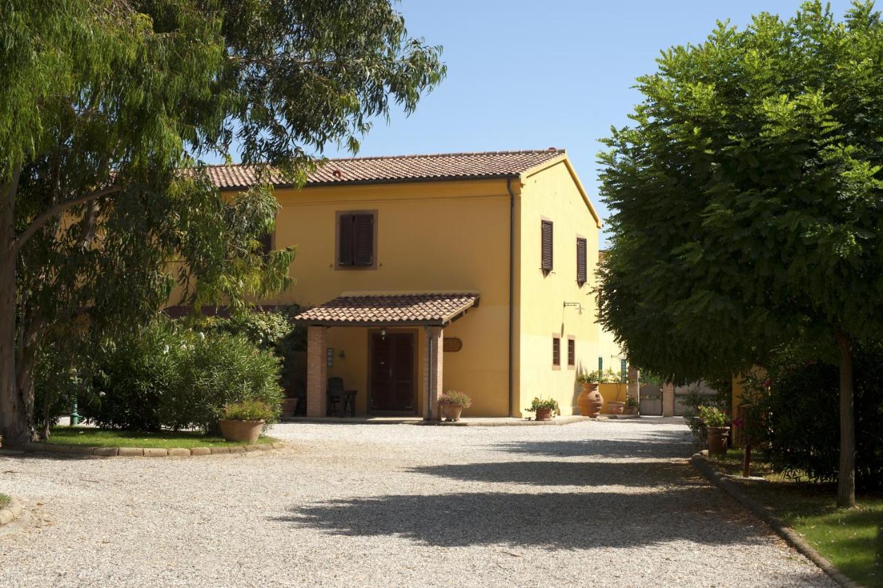 Agriturismo Le Pescine Vada Bagian luar foto