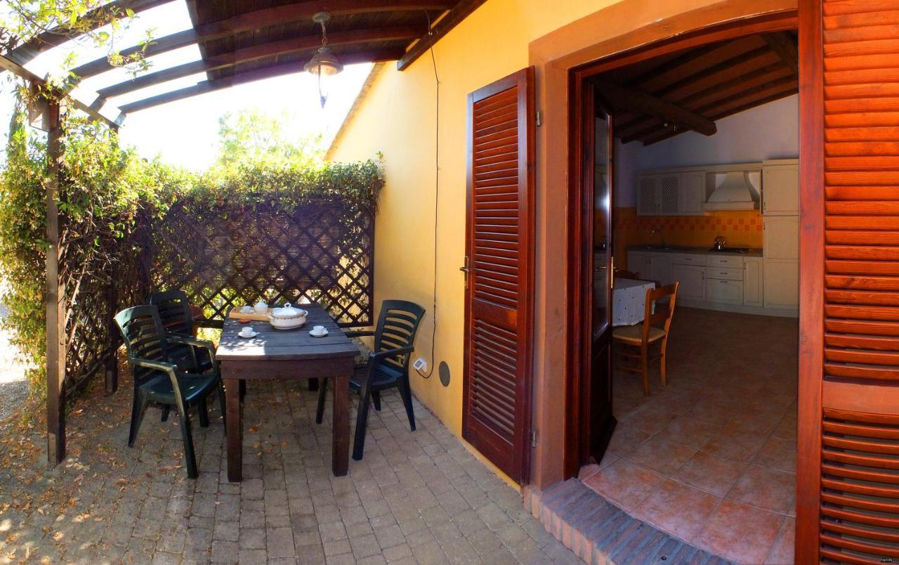 Agriturismo Le Pescine Vada Bagian luar foto