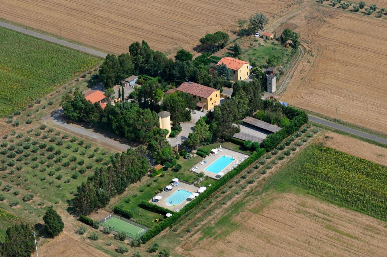 Agriturismo Le Pescine Vada Bagian luar foto