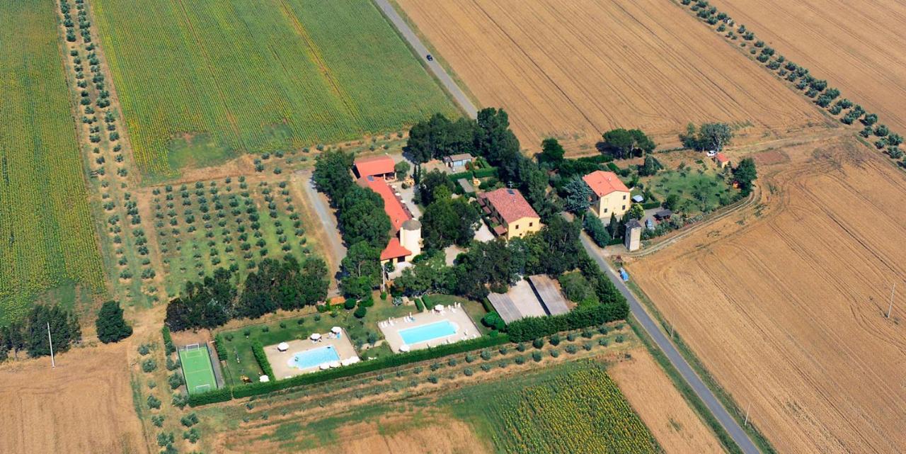 Agriturismo Le Pescine Vada Bagian luar foto