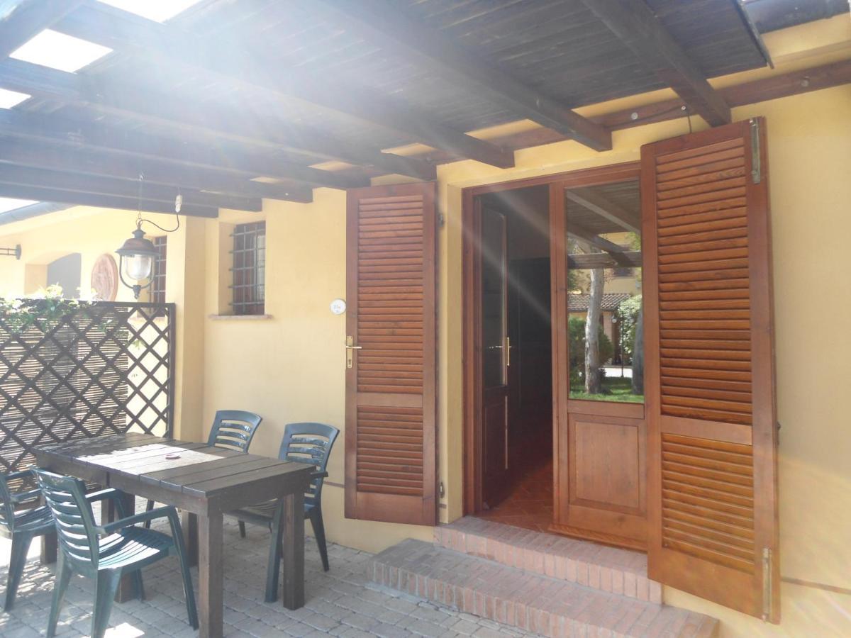 Agriturismo Le Pescine Vada Bagian luar foto