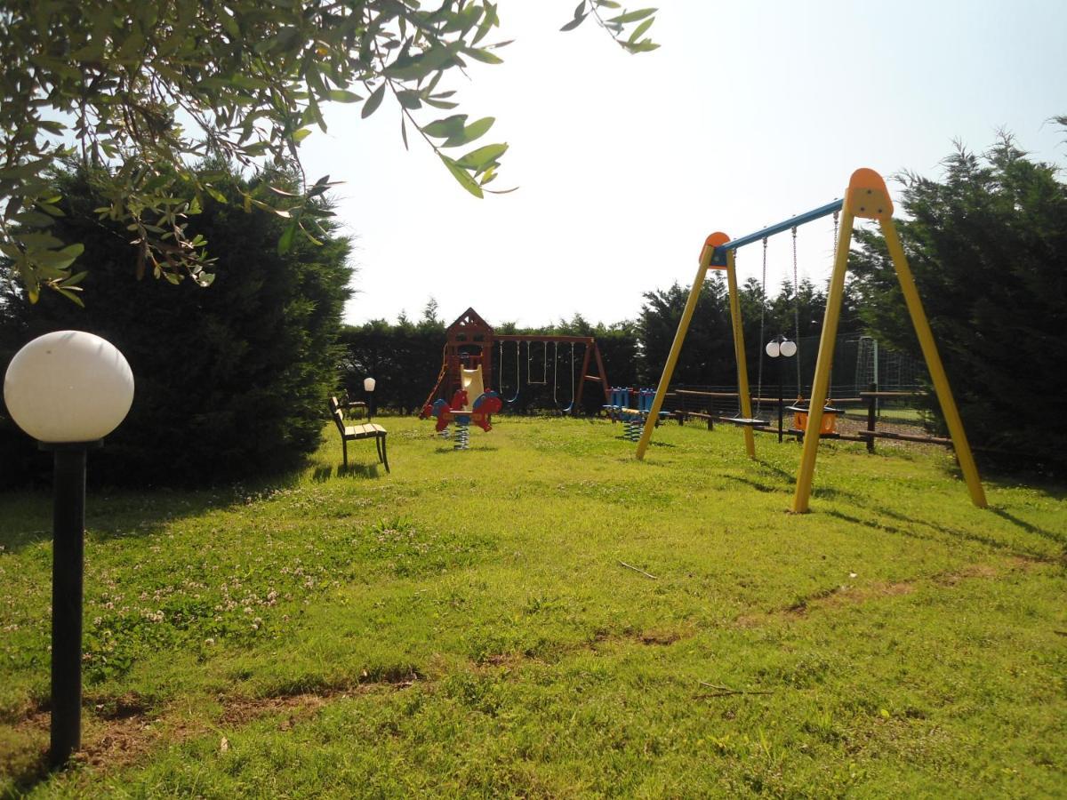 Agriturismo Le Pescine Vada Bagian luar foto