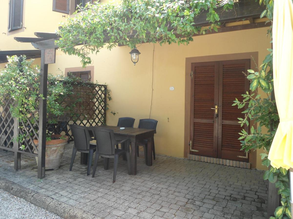 Agriturismo Le Pescine Vada Bagian luar foto